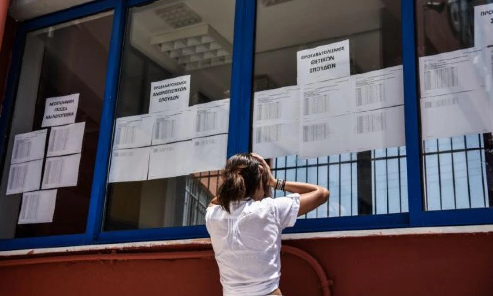 Πανελλαδικές 2022: Πτώση των βάσεων φέρνει το βαθμολογικό «Βατερλώ»